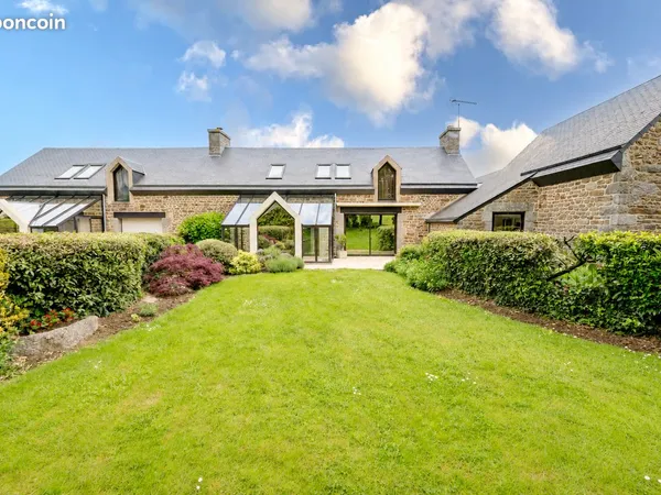 Magnifique longère - 4 chambres - 2 garages - jardin