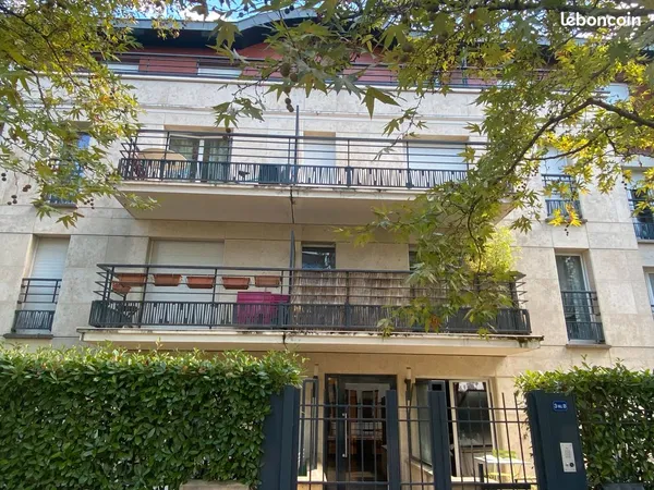 Chatou - Quartier Sud - A proximité immédiate des commerces et transports (RER) - Appartement 4 pièc