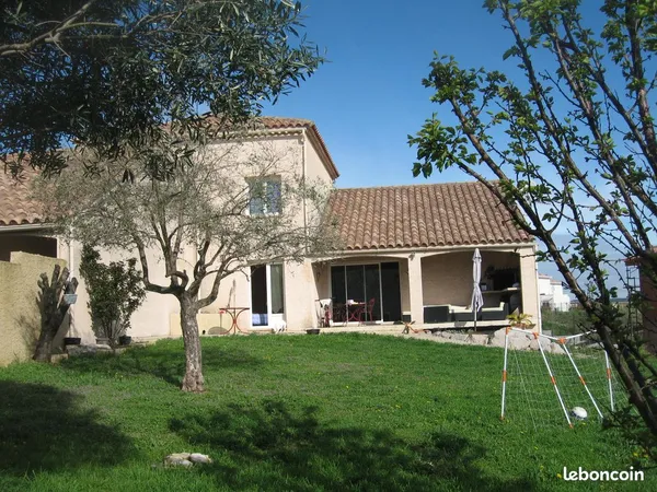 Villa T4 hors lotissement en bordure de campagne 110 m2 habitables sur 2 niveaux sur 750 m2 terrain 