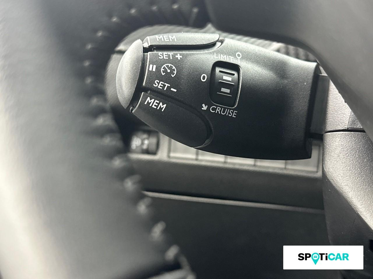 Peugeot 2008 e-2008 156ch 54 kwh allure — photo 17