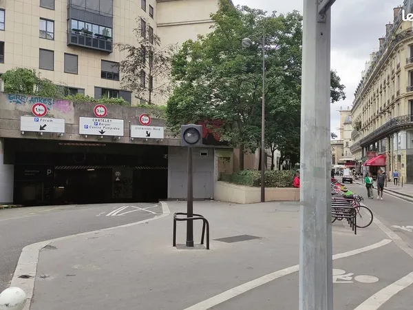 Parking/box 12 m² PARIS 01