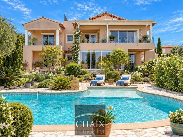 Villa 6 pièces 214 m²