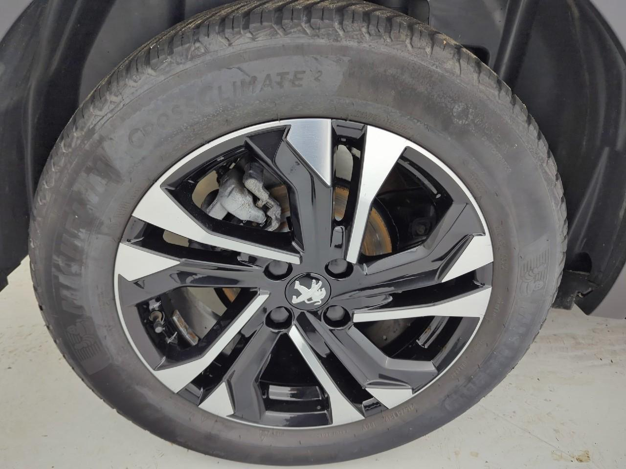 Peugeot 2008 puretech 130 s&s eat8 allure pack — photo 19