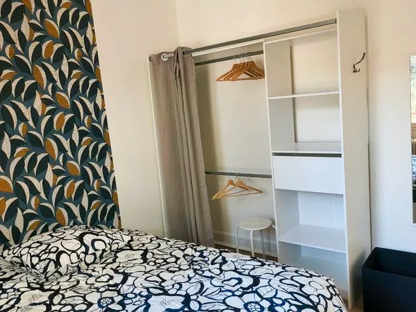Chambre meublee