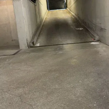 À louer, une place de parking privée et sécurisée située à La Plaine Saint-Denis (93210)