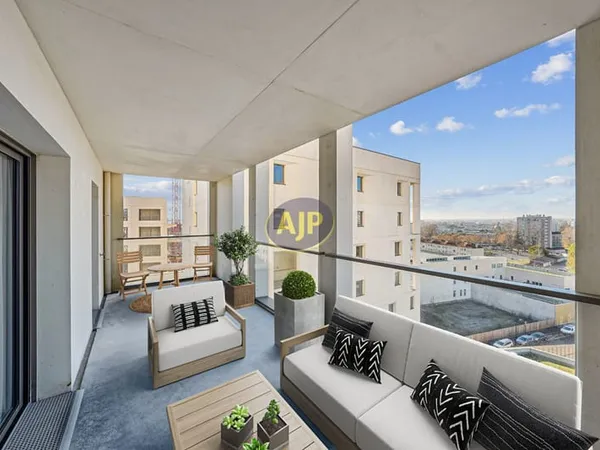 BORDEAUX - APT NEUF DE 5 PIECES