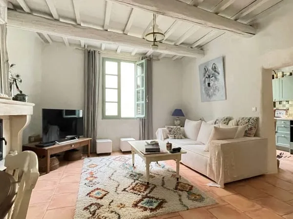Saint Quentin la Poterie, charmante maison de village rénovée avec local