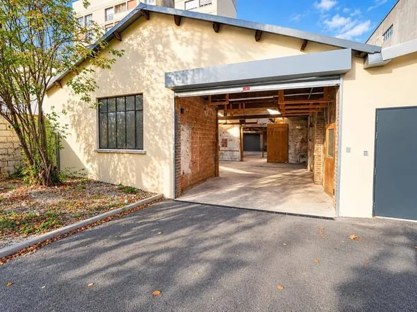 Entrepôt 430 m²