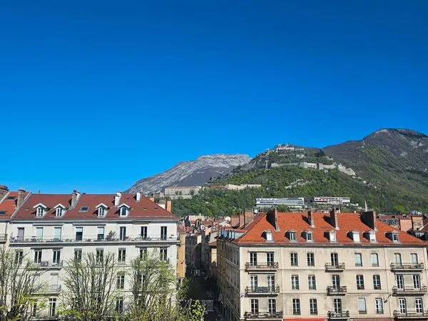 Studio neuf meublé Docteur Martin centre ville