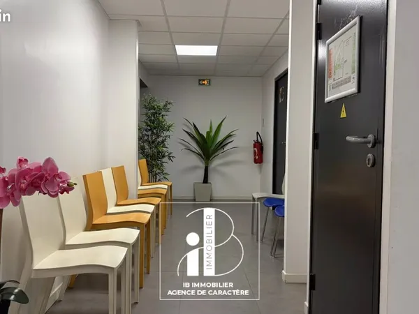 Local 27 m² Fontainebleau