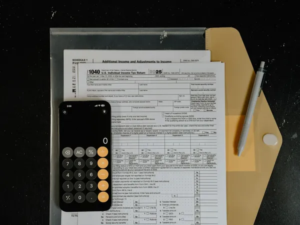 Plus-value immobilière en 2026 : qui paye, combien, et comment réduire la note