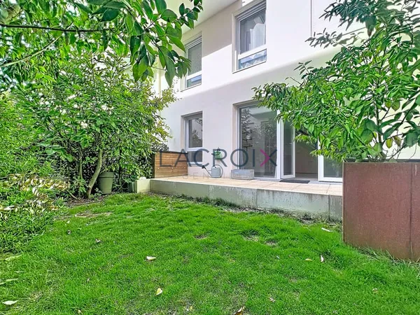 Duplex familial de 87 m2 avec jardin privatif Grande pièce
