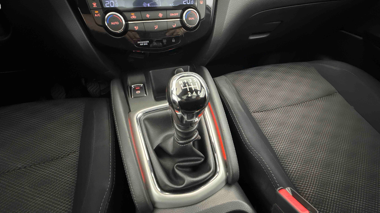 Nissan Qashqai 1.5 dCi 110 Stop/Start — photo 23