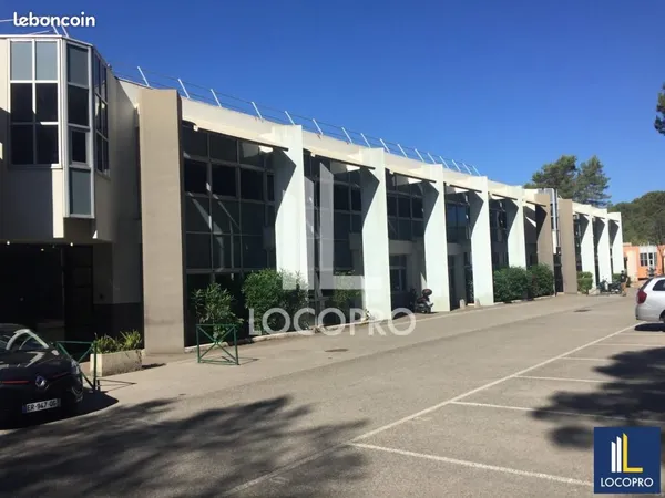 Bureaux 65 m²