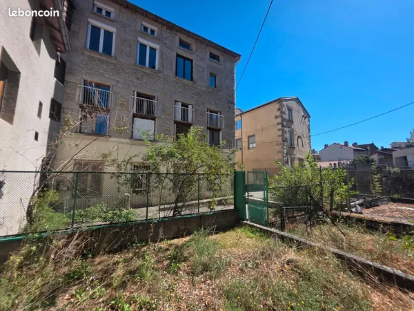Appartement de 110m2 avec terrasse et jardin attenant