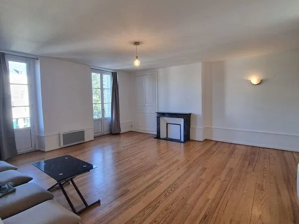 Appartement lumineux 3 pièces Angers Centre Place Imbach