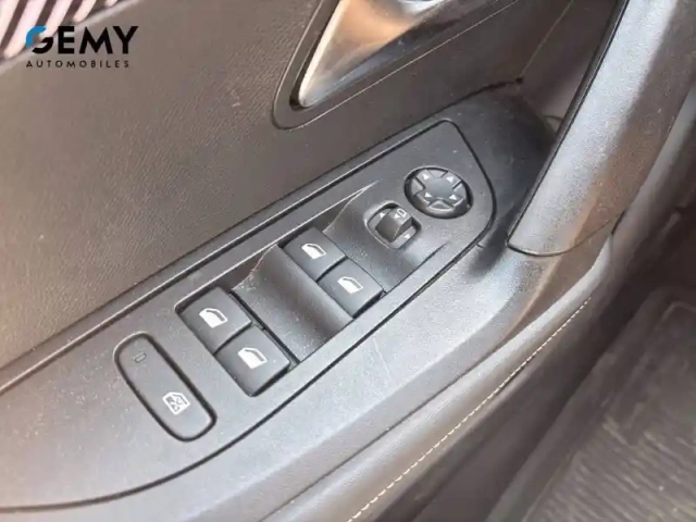 Peugeot 2008 puretech 100 s&amp;s bvm6 — photo 12