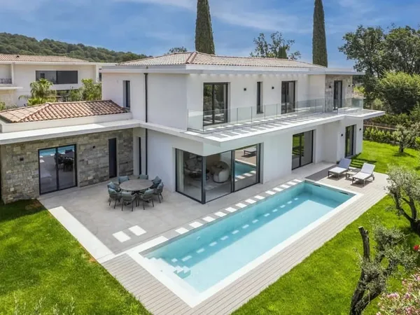 MOUGINS : Maison contemporaine proche de l'école International
