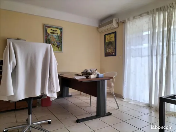 Bureau 60 m²