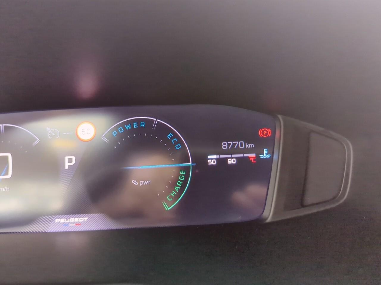Peugeot 2008 hybrid 145 ch e-dcs6 allure — photo 23