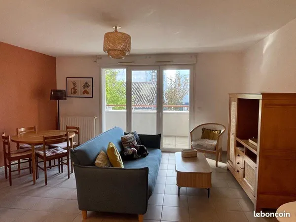 Appartement meublé très bien équipé . Ouvert aux colocations