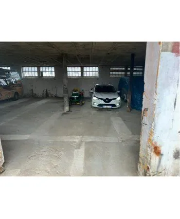 Place parking hangar sécurisé avec caméra