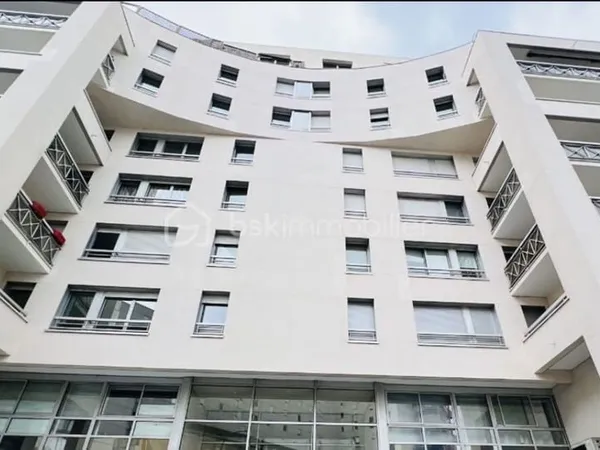 Appartement 2 pièces avec balcon, parking et cave