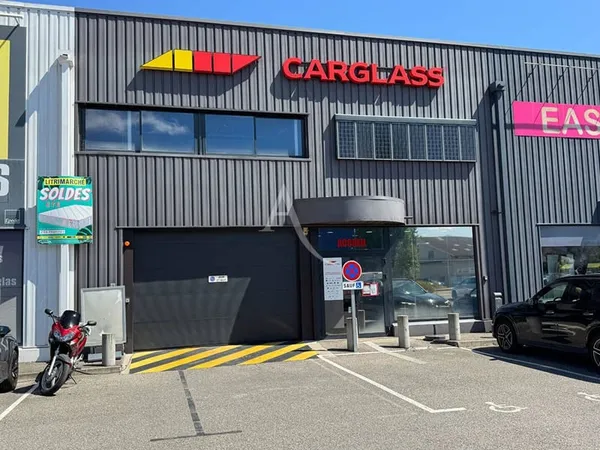 Local commercial 370 m²