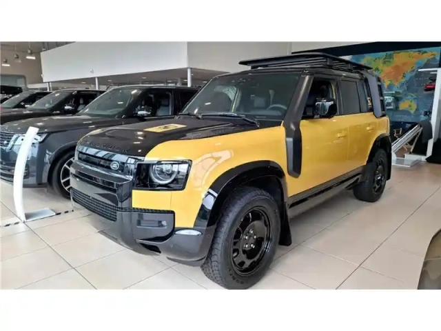 Land Rover Defender 110 p300e awd auto — photo 28