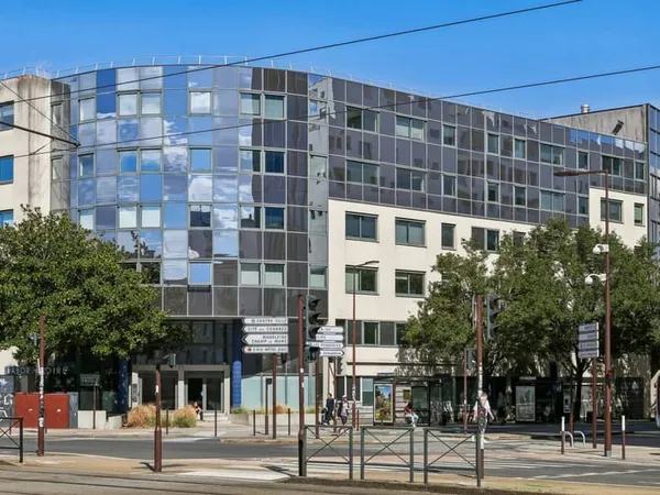Bureaux 796 m²