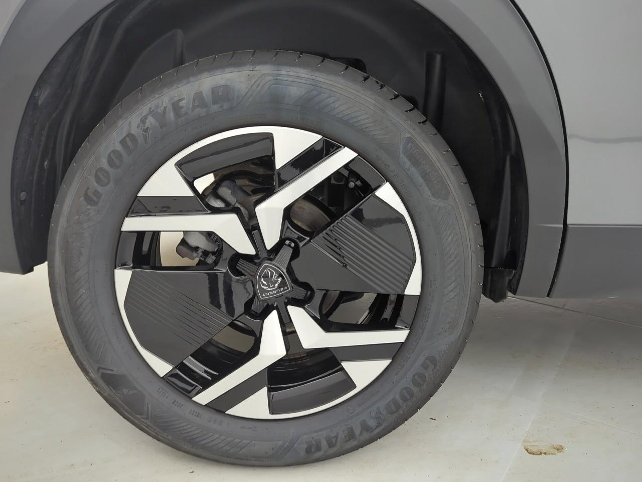 Peugeot 2008 hybrid 145 ch e-dcs6 allure — photo 31