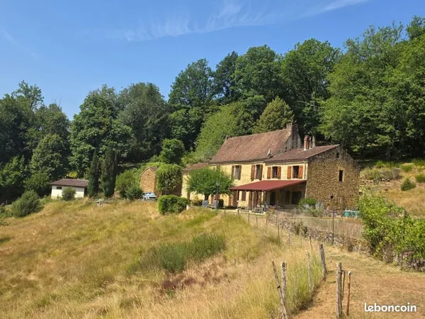 Maison 7 pièces 445 m²