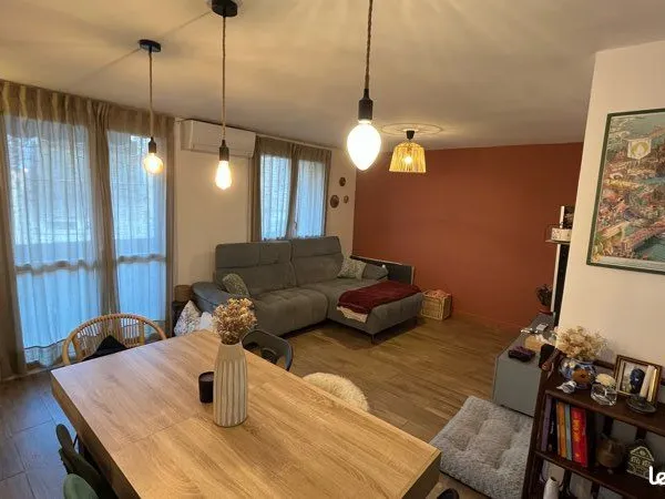 Superbe T4 rénové de 86 m², 3 chambres, garage privatif et balcon - 195 000