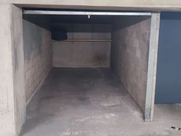 Box de garage route des romains proche tram
