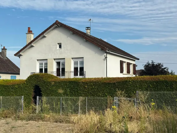 Maison individuelle avec grand terrain plat