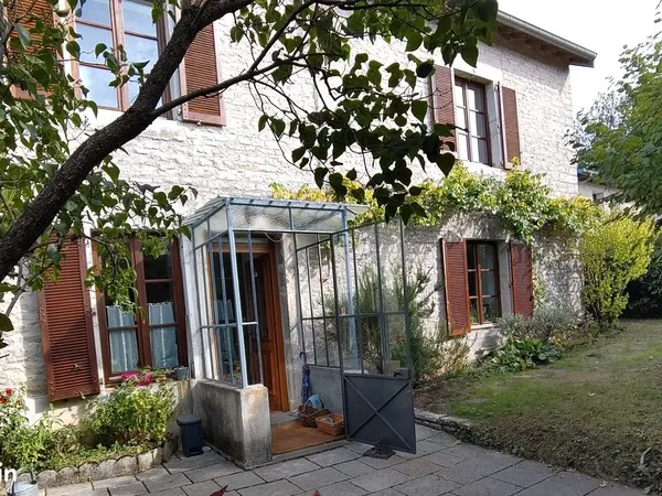 Maison en pierres à 10 mn de Besançon et 5 mn de la gare TGV