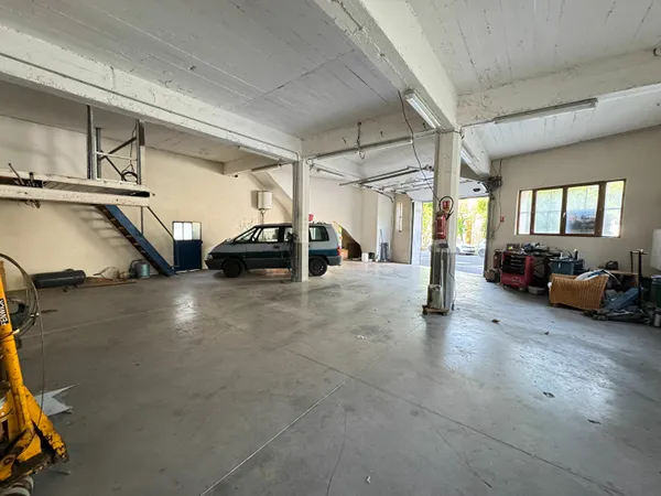 Local d'activité Miramas 150 m2