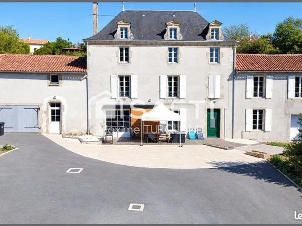 Maison 7 pièces 235 m²