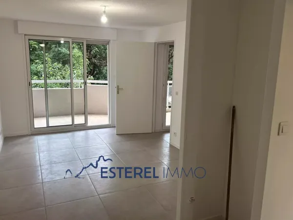 Appartement moderne à Minelle avec piscine partagée