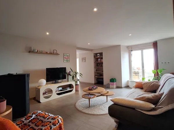 À louer - Appartement T3 avec terrasse et garage - Esclanèdes (Lozère)
