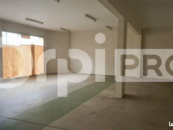 Local commercial 626 m²