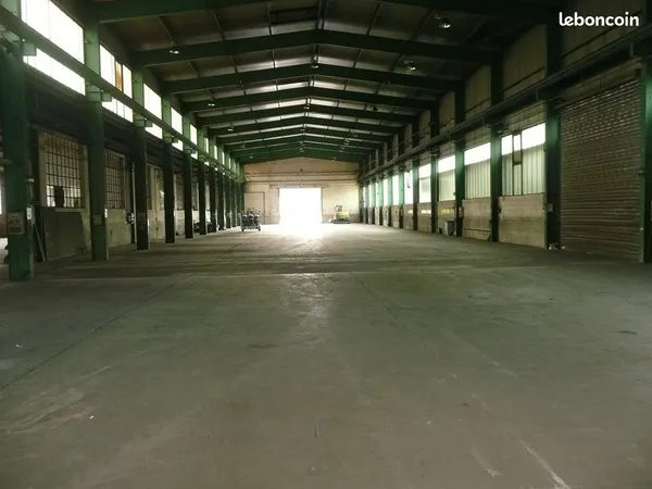 Local d’activité et entrepôt Location Neufgrange  1665m² 5000€