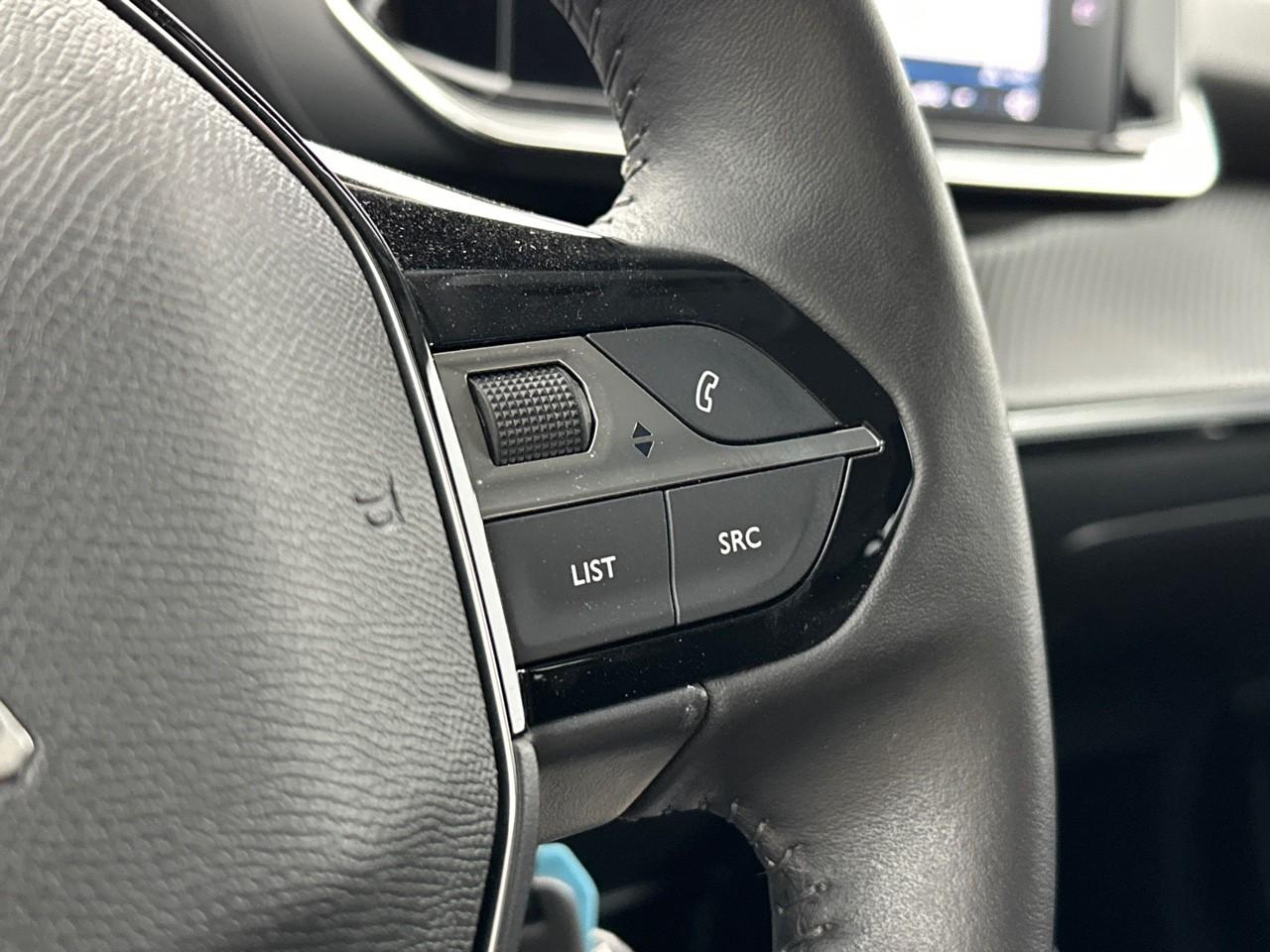 Peugeot 208 puretech 100 s&s eat8 style — photo 18