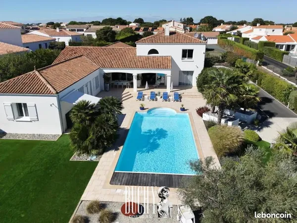 Villa 5 pièces 214 m²
