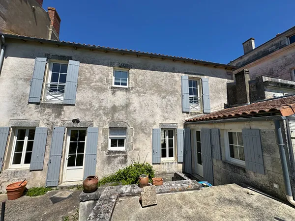 TONNAY-CHARENTE ? MAISON DE VILLE 3 CHAMBRES AVEC JARDIN & VUE SUR LA CHARENTE ? EXCLUSIVITÉ