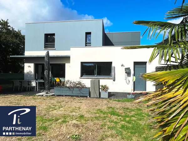 MONTFORT-SUR-MEU - Contemporaine T7 150 m².