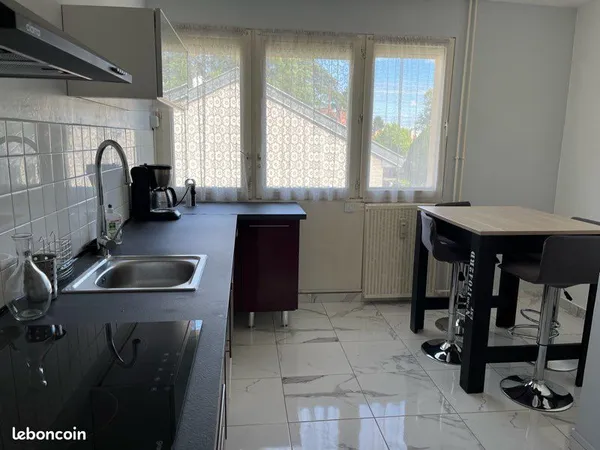 Appartement 4 pièces - 3 chambres - 79 m² - Balcon - Ascenseur