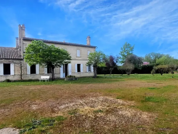 33910 ST DENIS DE PILE-MAISON GIRONDINE 140M2 JARDIN 1300M2