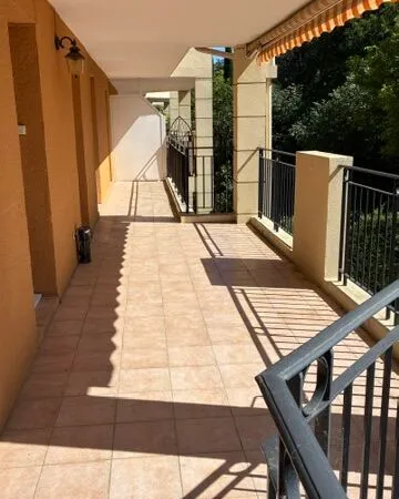 St Mitre - magnifique T4 de 112m2, 2 terrasses, 1 garage, 1 parking privatif et 1 cave
