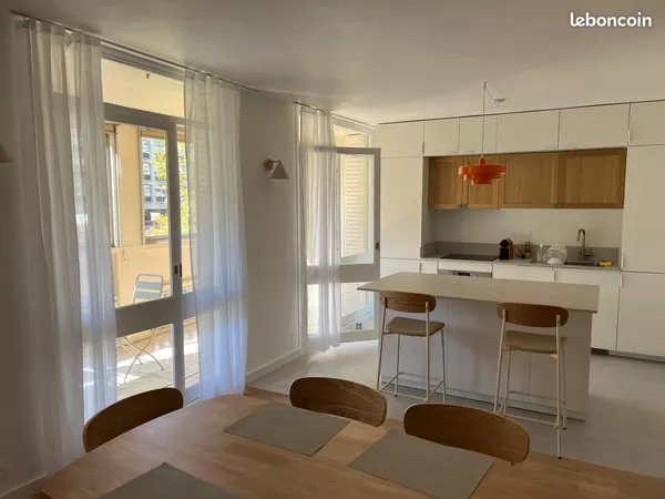 Lyon 3e - Lafayette / Halles Paul Bocuse - T3 meublé 73 m² entièrement rénové avec 2 loggias